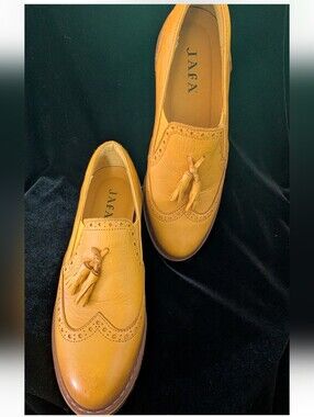 JAFA Women's Golden Leather Tassel Loafers New W/O  Tags Size 6 Women
